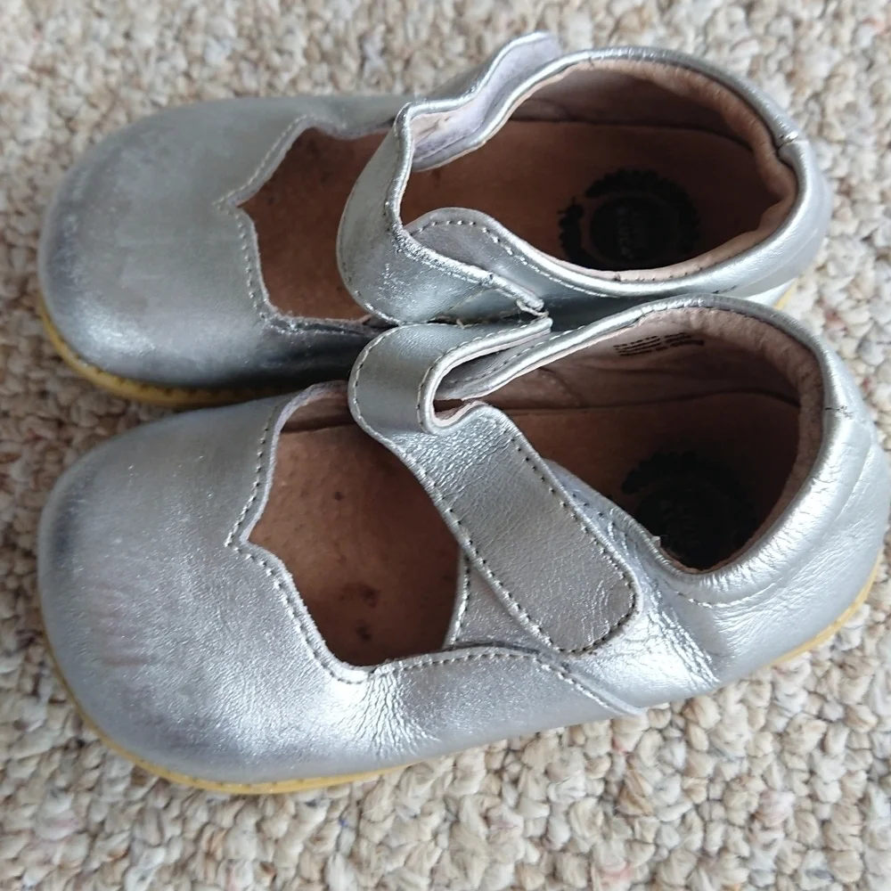 Livie & Luca Astrid Silver Metallic Mary Janes Velcro size 7/8